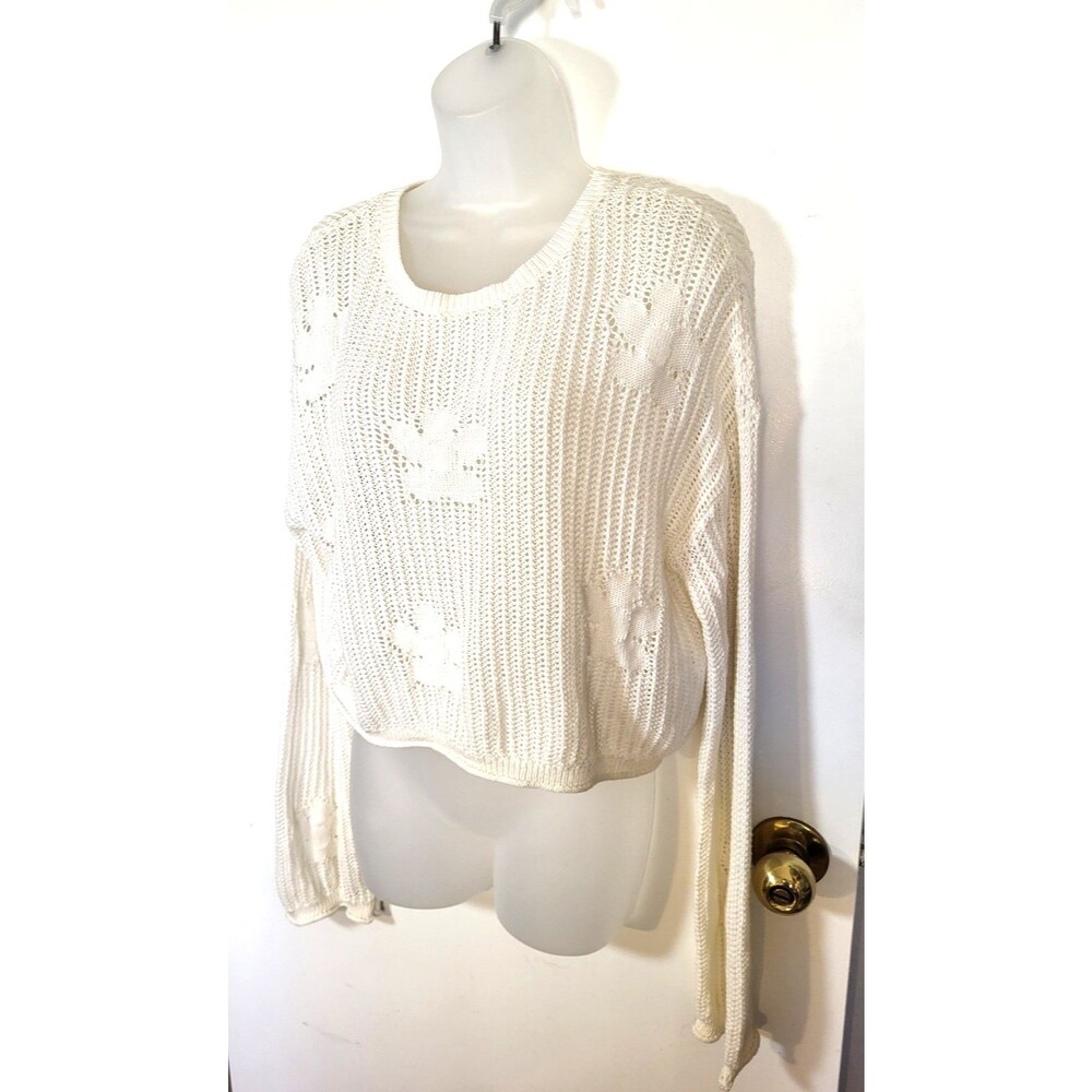 Y2K Relaxed Fit Flower Knit Cropped Cream Colored Sweater Med